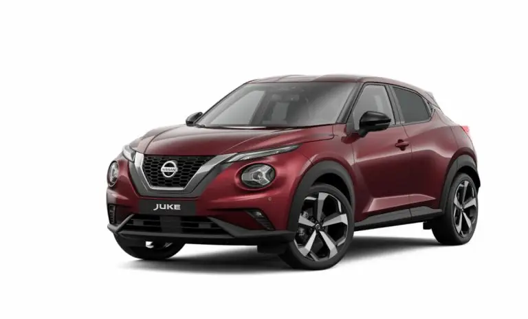 Roter Nissan Juke in Studioaufnahme – kompaktes Crossover-SUV mit sportlichem Design